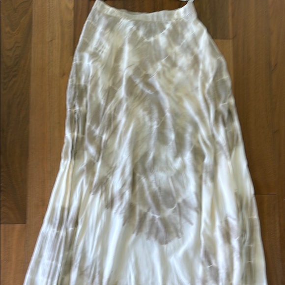 Aakaa Cream Tie-Dye Skirt Set - Picture 8 of 14